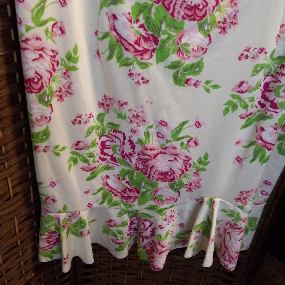 Betsey Johnson Plus Size Floral Bouquet Cocktail Dress - Picture 5 of 11